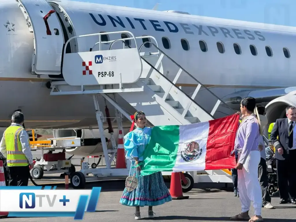 Avión comercial inaugura el vuelo directo Tepic Houston, fortaleciendo la conectividad internacional de Nayarit.