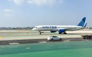 Riviera Nayarit vuelo Houston con avión de United Airlines aterrizando en el Aeropuerto Internacional Tepic Riviera Nayarit.