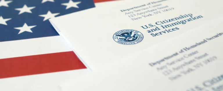 Estafas migratorias en Houston con impostores usando nombres de abogados reales para engañar a inmigrantes en trámites legales.