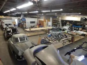 Taller de autos clásicos en Galveston involucrado en estafa a coleccionistas y condena judicial en Texas