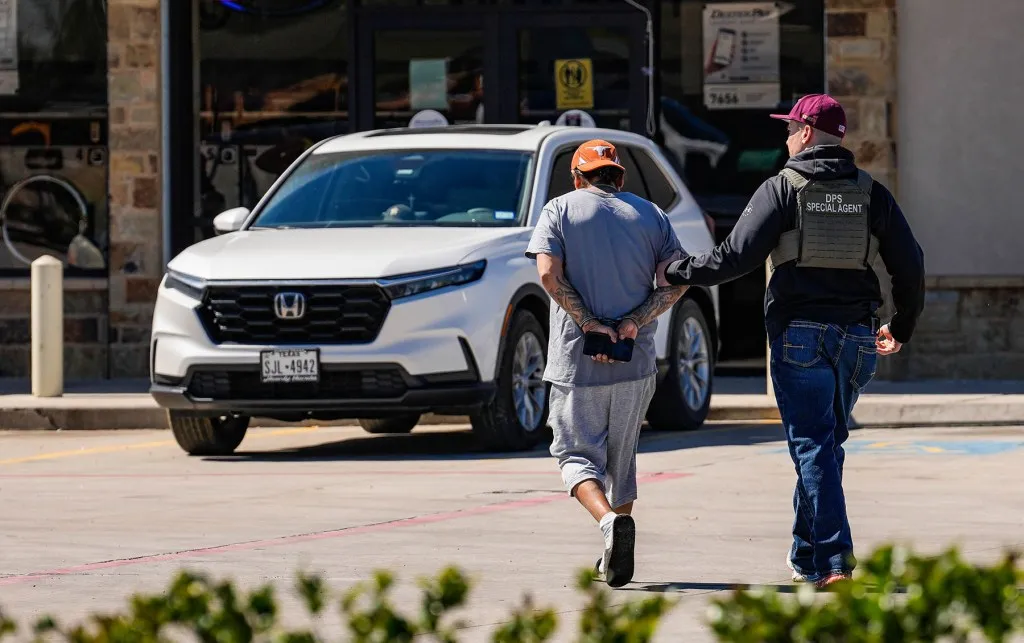 Houston cuestiona cifras estatales sobre colaboración con ICE y arrestos migratorios en Texas