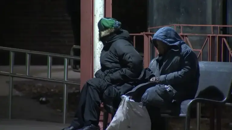 Centros de calentamiento Houston abiertos para proteger a personas vulnerables durante una ola de frío ártico en Texas