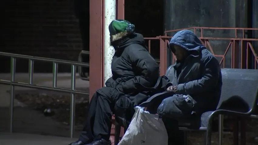 Centros de calentamiento Houston abiertos para proteger a personas vulnerables durante una ola de frío ártico en Texas