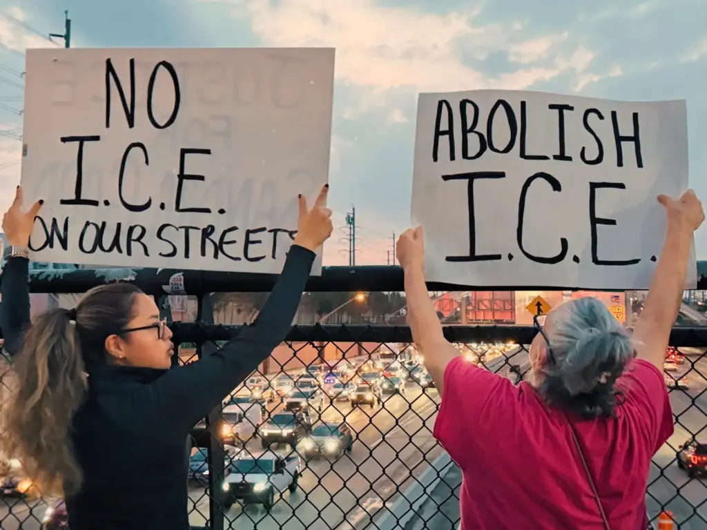 Líderes comunitarios reclaman a autoridades de Houston por políticas con ICE y exigen mayor protección a familias inmigrantes.