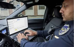 Agentes del condado de Montgomery durante un operativo que terminó con la captura de un fugitivo acusado de violencia familiar