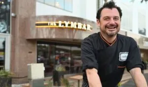 Chef David Cordúa en Houston lidera The Lymbar con innovación culinaria latina en Texas y enfoque empresarial moderno.