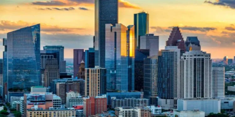 Skyline de Houston y NRG Stadium sede del Mundial 2026 en Houston con proyección económica y turística