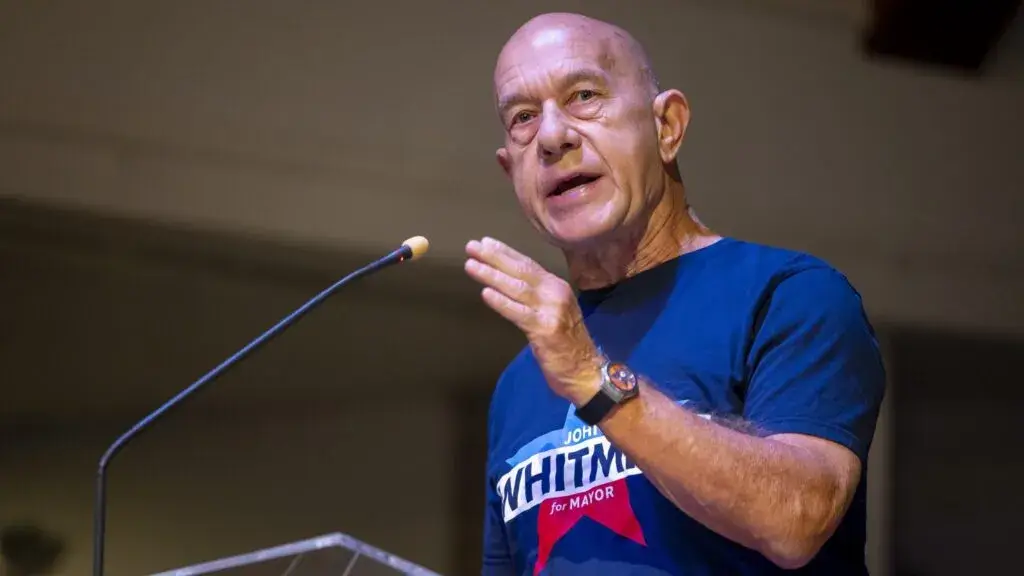 filas largas en control de seguridad TSA en aeropuerto de Houston con pasajeros esperando durante crisis por falta de personal