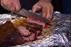 clases de smoking meat en Houston enseñan técnicas BBQ estilo Texas con brisket y control de fuego