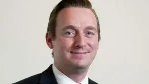 Nathan Milliron juez de Houston en sala de tribunal durante controversia por video viral que generó críticas en comunidad legal