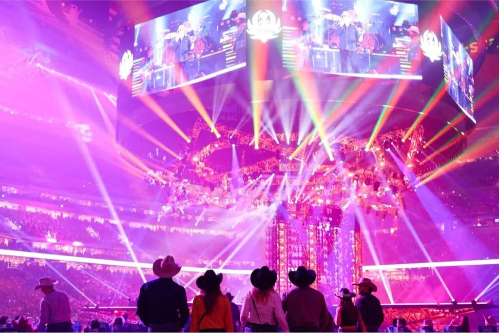 Rodeo Houston reúne millones de visitantes con conciertos, rodeo y cultura texana en un evento masivo en Houston