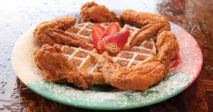 Brunch en Houston en The Breakfast Klub con platillos sureños y ambiente vibrante en Midtown