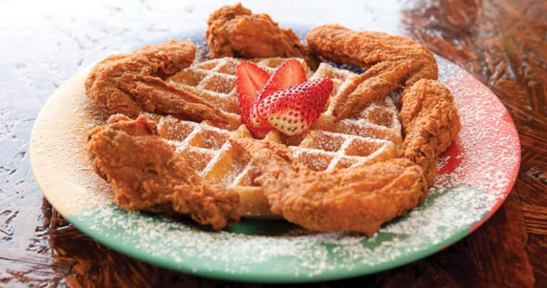 Brunch en Houston en The Breakfast Klub con platillos sureños y ambiente vibrante en Midtown