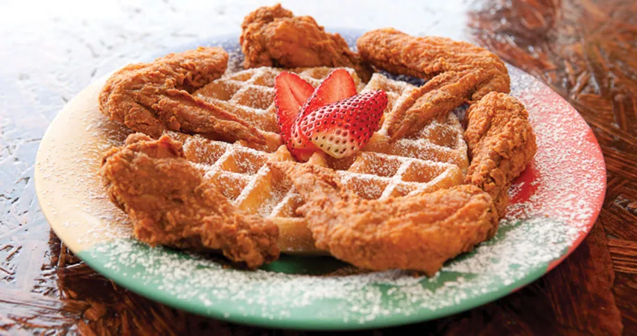 Brunch en Houston en The Breakfast Klub con platillos sureños y ambiente vibrante en Midtown