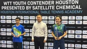 jugador de tenis de mesa en el WTT Youth Contender Houston durante final Sub-17 donde Enrique Ríos se coronó campeón