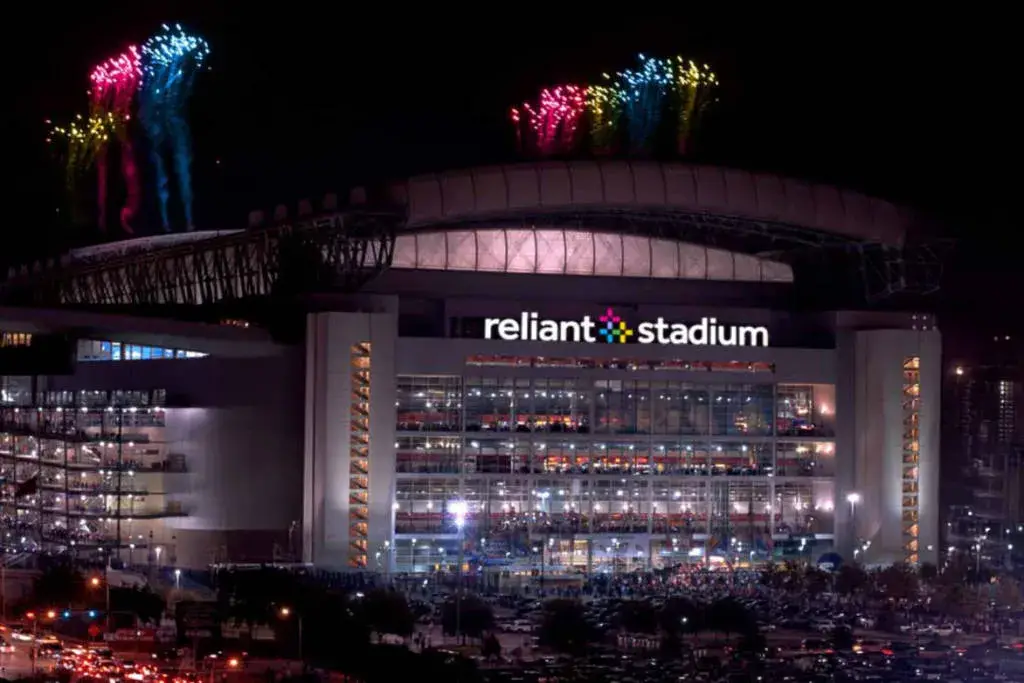 NRG Stadium en Houston cambiando a Reliant Stadium en 2026 reflejando estrategia de marca y eventos globales como Mundial