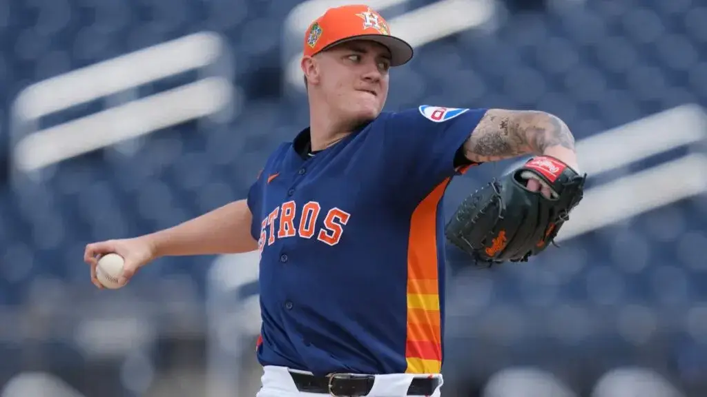 Hunter Brown lanzador de Astros en Houston durante juego antes de lesión en el hombro que lo lleva a lista de incapacitados