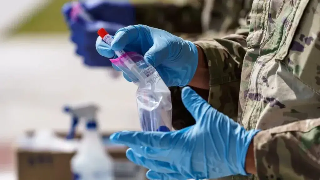 Variante de COVID-19 detectada en Texas con análisis de laboratorio y monitoreo sanitario