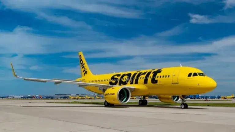 Spirit Airlines tras suspensión de operaciones afectando empleados y vuelos en Texas