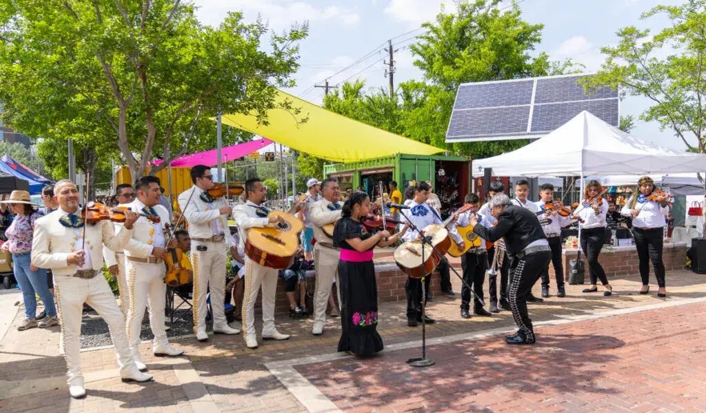 Houston 5 de Mayo con comunidad latina, música mexicana y festival cultural en Texas