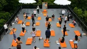 Sebastián Yatra durante convivencia wellness organizada por Laué Frizzante en Ciudad de México