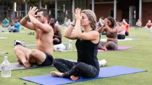 Yoga gratuito en Discovery Green reunirá actividades de bienestar comunitario en Houston