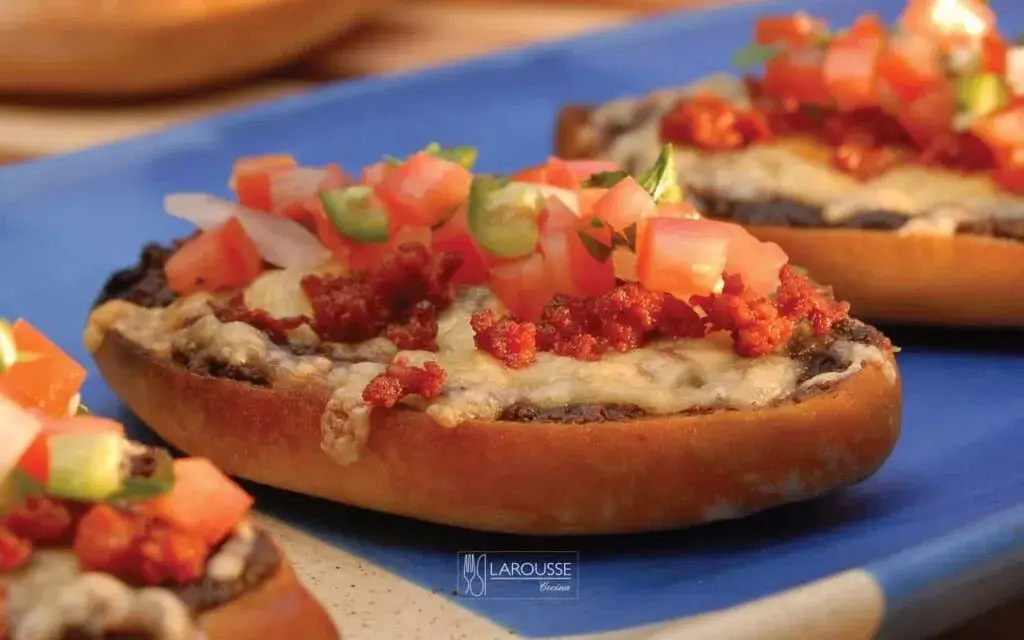 Molletes en Houston, desayunos mexicanos, brunch Houston, comida mexicana Texas, cafeterías latinas, Houston foodie, molletes gourmet