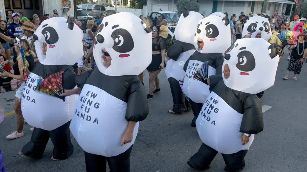 Panda Fest con puestos de comida asiática, ambiente festivo y actividades culturales en Buffalo Bayou Park