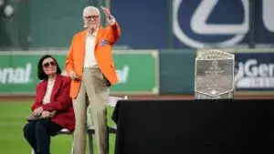 René Cárdenas durante histórica narración de béisbol en español para Astros y Grandes Ligas