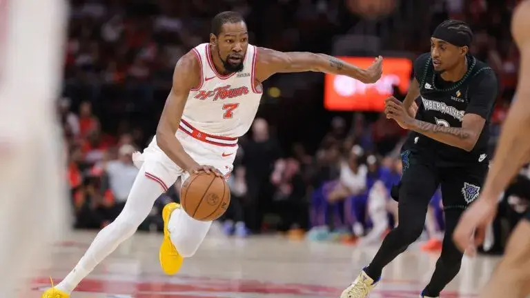 Rockets vs Lakers en playoffs NBA con enfrentamiento entre Kevin Durant y LeBron James en partido decisivo