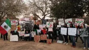 ALT de imagen Inmigrantes trabajan en construcción y salud mientras fortalecen la economía de Texas