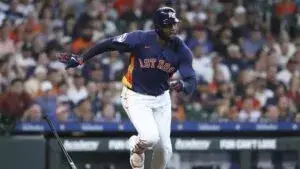 Yordan Álvarez conectando jonrón con Astros en victoria ante Orioles con ofensiva dominante