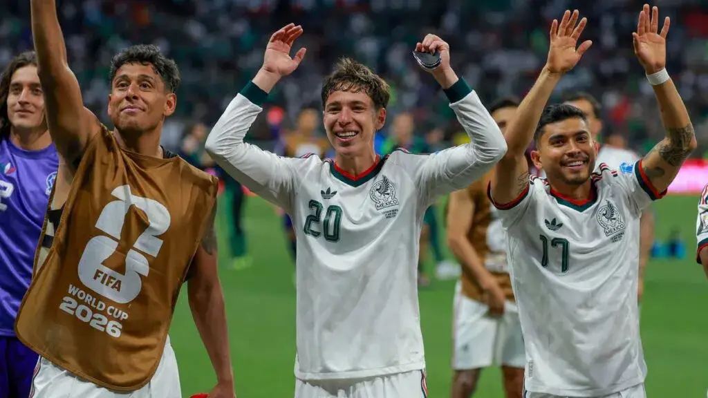 Jugadores de México celebran la clasificación perfecta en la fase de grupos del Mundial 2026