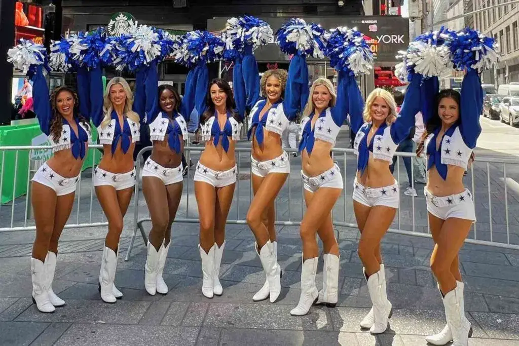 Participantes de Cowboy Sweetheart durante audiciones de tradición vaquera en Texas