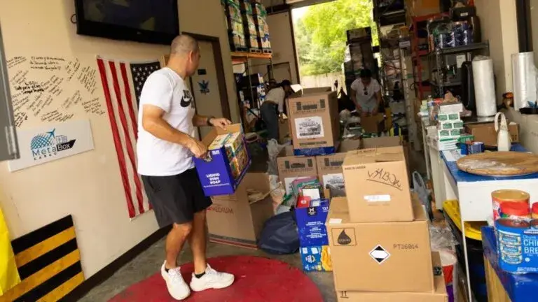 Voluntarios organizan donaciones para enviar ayuda humanitaria tras los terremotos ocurridos en Venezuela