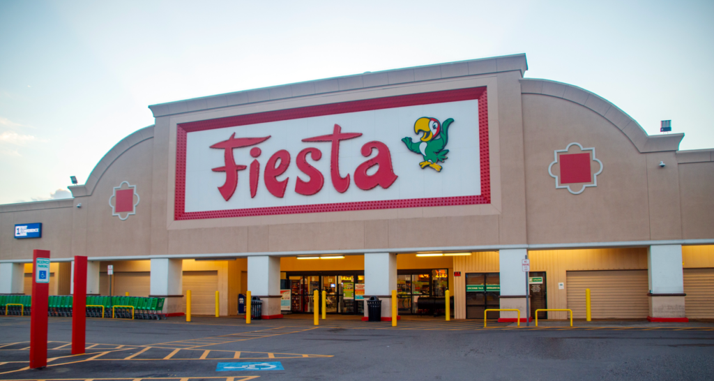 Salsas mexicanas en Houston exhibidas en una tienda especializada de productos latinos