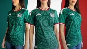 Aficionados comprando la playera de la Selección Mexicana en una tienda deportiva de Houston