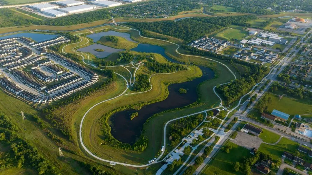 Sims Park incorpora senderos, miradores y áreas recreativas en Sunnyside Houston