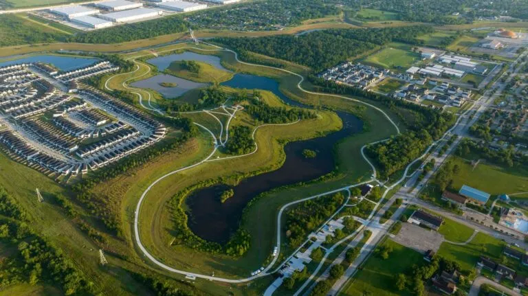 Sims Park incorpora senderos, miradores y áreas recreativas en Sunnyside Houston