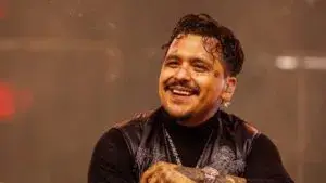Christian Nodal y Grupo Frontera durante una presentación en vivo en Houston.