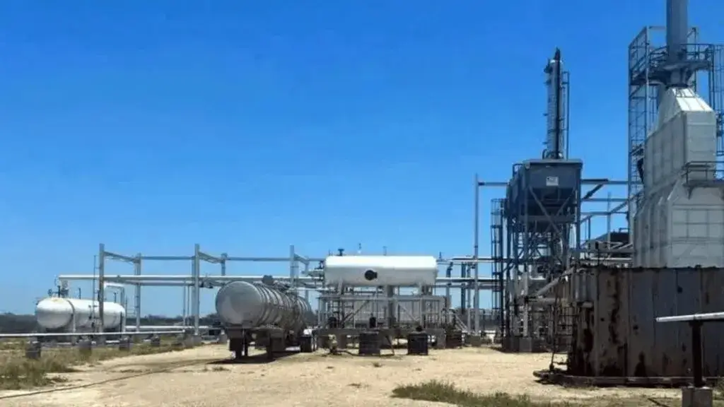 Refinería clandestina asegurada por autoridades mexicanas en Reynosa