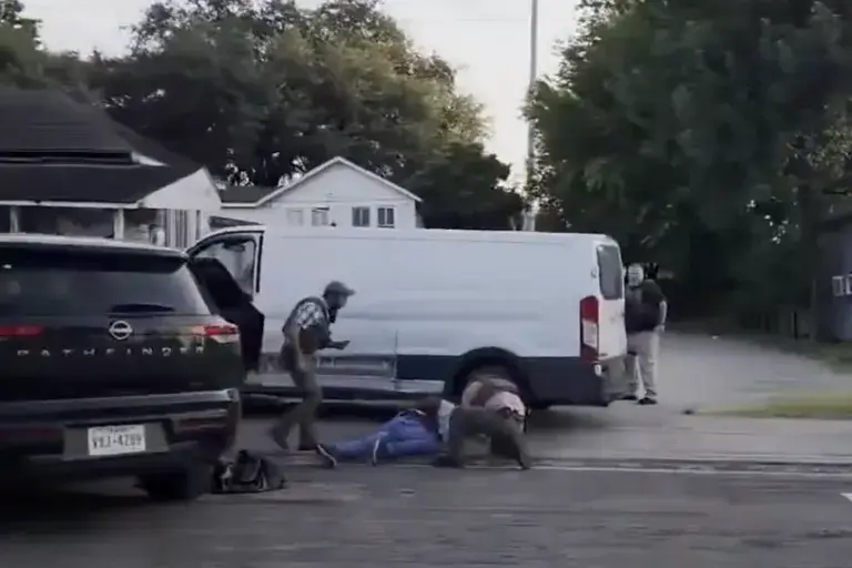 La Fiscalía de Houston busca presentar cargos contra agentes de ICE por la muerte de un ciudadano mexicano.