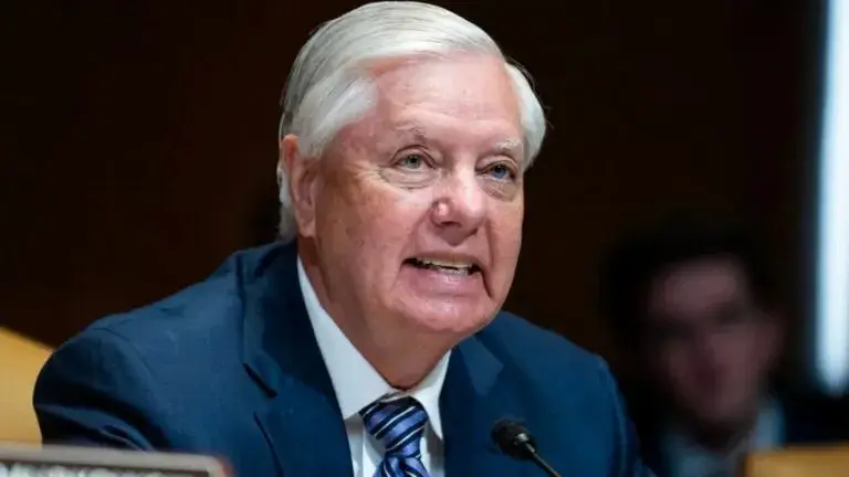 Lindsey Graham durante un evento oficial como senador de Estados Unidos