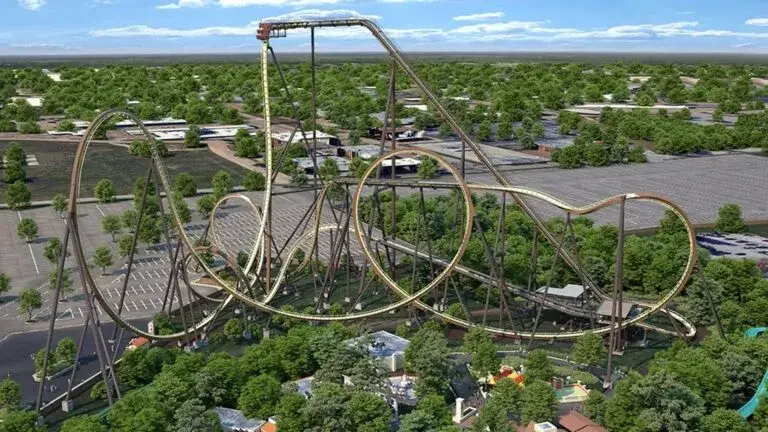 Montaña rusa Tormenta en Six Flags Over Texas antes de su apertura oficial