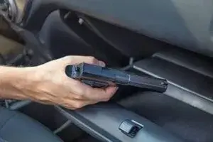 Patrullas del condado de Harris durante la detención de un adolescente investigado por amenazar con un arma en Atascocita.