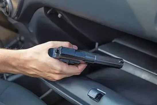 Patrullas del condado de Harris durante la detención de un adolescente investigado por amenazar con un arma en Atascocita.