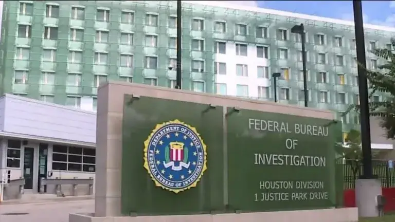 El FBI aumentó a 50 mil dólares la recompensa por información sobre el triple homicidio ocurrido en Cypress, Texas, en agosto de 2024.
