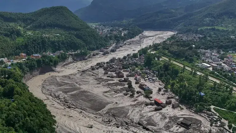 Nepal enfrenta inundaciones con muertos y cientos de desaparecidos