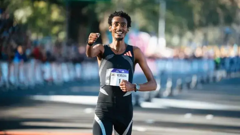 Yomif Kejelcha rompe el récord mundial de medio maratón en Buenos Aires