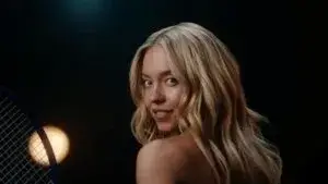 Sydney Sweeney genera críticas de atletas por una campaña que reabre el debate sobre la sexualización de las mujeres en el deporte